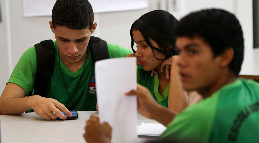 No Brasil, abandono escolar é oito vezes maior entre jovens de famílias mais pobres