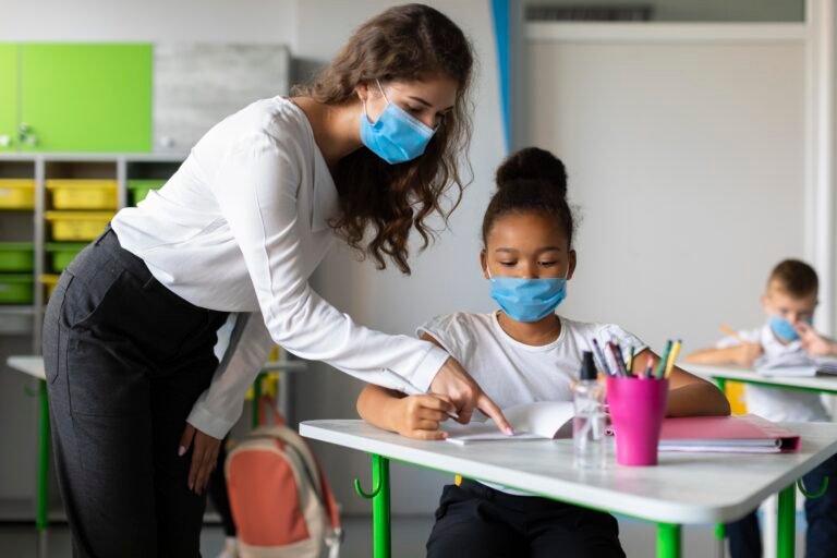 Dia do Pedagogo: alunos que voltam às aulas presenciais pós pandemia exigem novas formas de ensinar