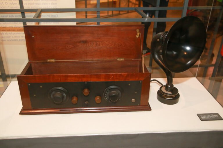 Museu do Futebol promove debate sobre o futuro do rádio, meio de comunicação que completa 100 anos no Brasil