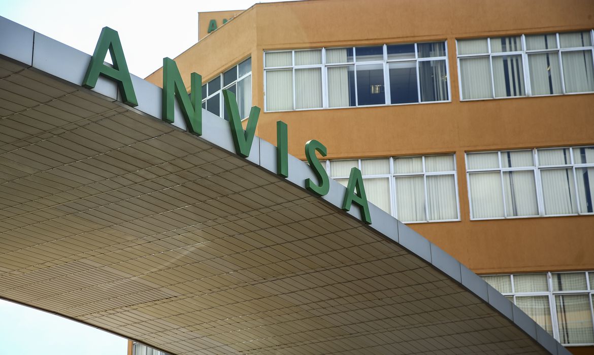 Danos aos olhos leva Anvisa a suspender a comercialização de pomada usada em cabelo