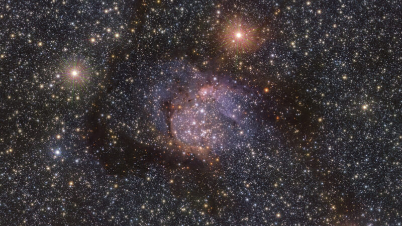 Telescópio capta berçário estelar na constelação de Serpens por meio de luz infravermelha