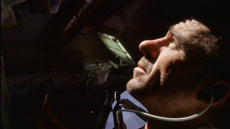 Morre Walter Cunningham, astronauta do primeiro voo tripulado rumo à Lua