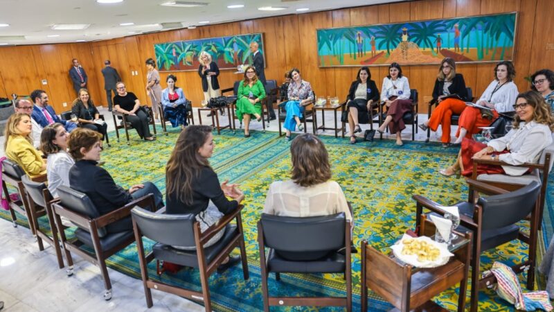 Mulheres vão ao Palácio do Planalto em busca de ambientes de trabalho sem assédio sexual