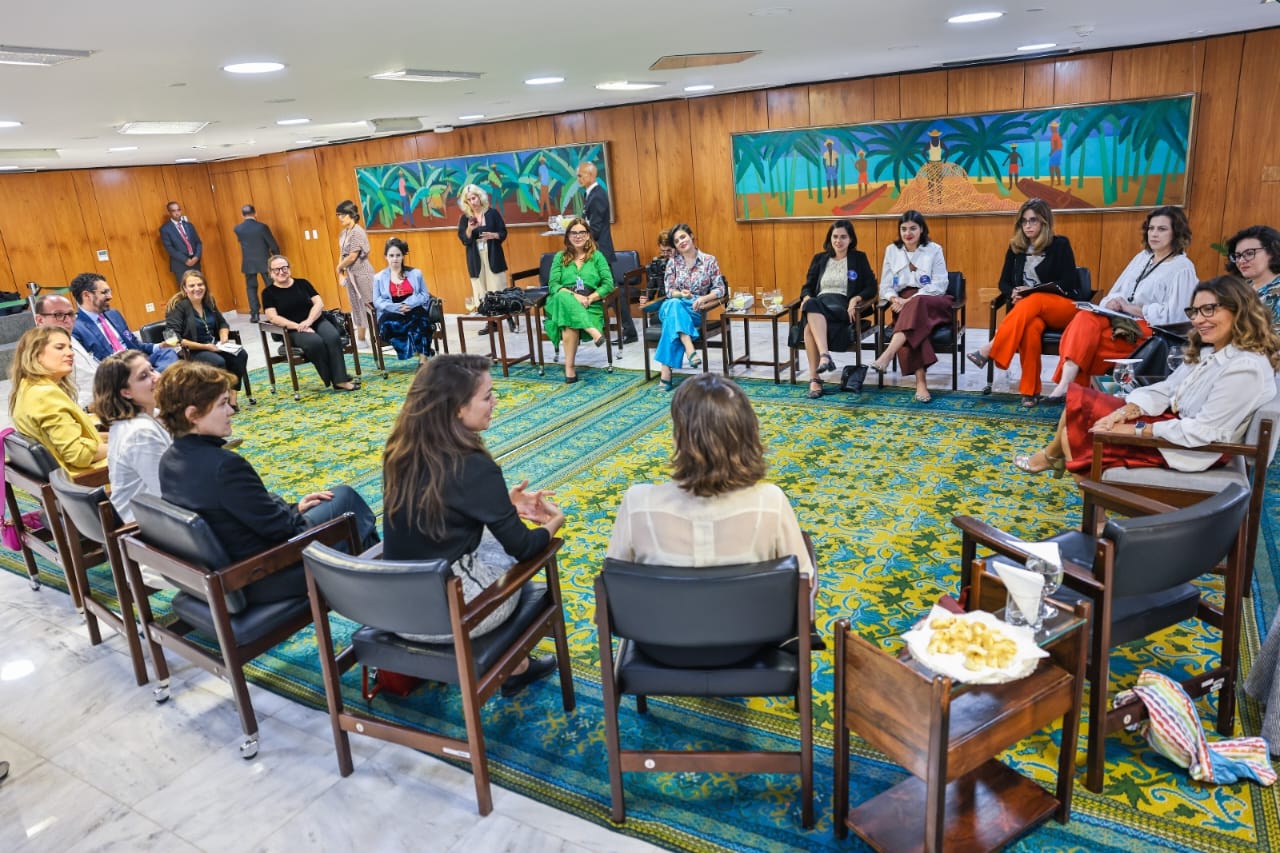 Mulheres vão ao Palácio do Planalto em busca de ambientes de trabalho sem assédio sexual