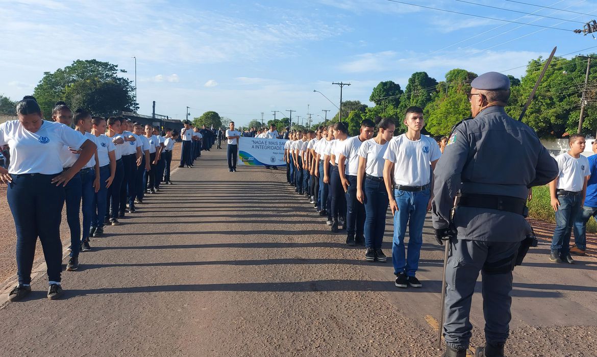 Ministério da Educação decide pôr fim ao modelo federal de escolas militarizadas