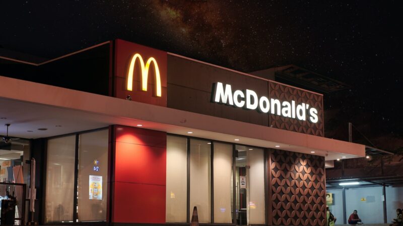 TST condena e multa rede McDonalds por dar tarefas perigosas a adolescentes