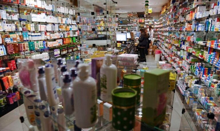 Farmácias passam a realizar mais de 40 tipos de exames clínicos básicos para triagem