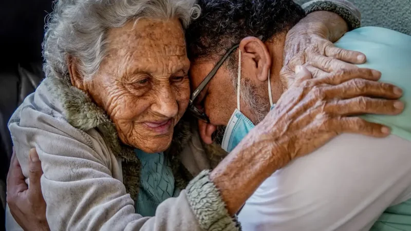 Famílias arcam com cerca de 73% dos custos com demência, revela estudo