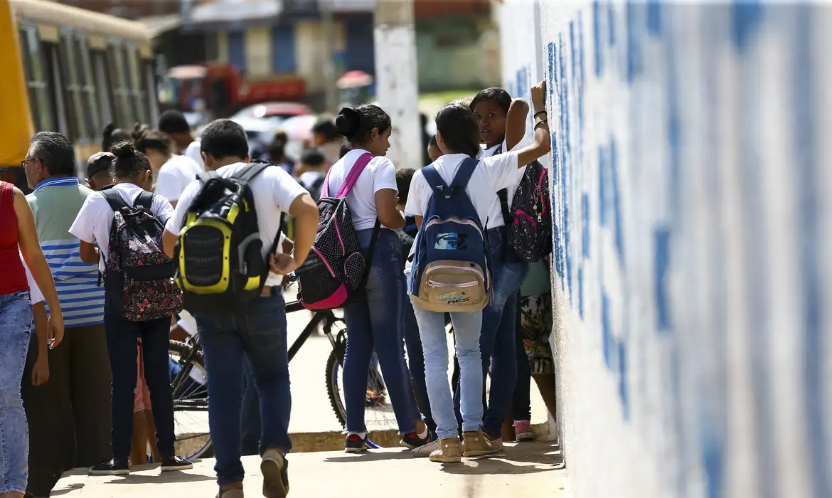 Inep divulga relatório que compara a educação brasileira à de outros países