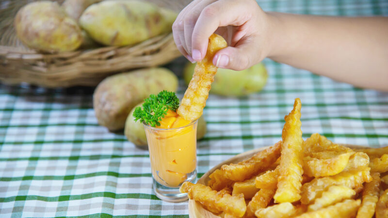 Comer batata frita faz mal à saúde da sua boca, alerta cirurgião dentista