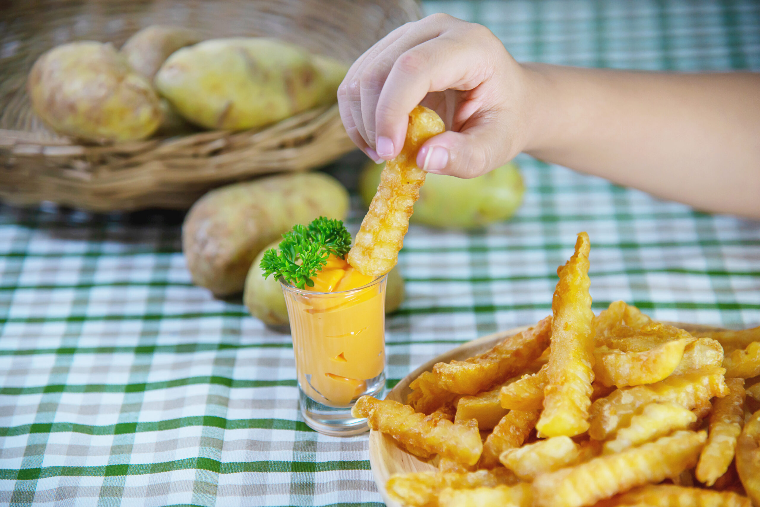 Comer batata frita faz mal à saúde da sua boca, alerta cirurgião dentista