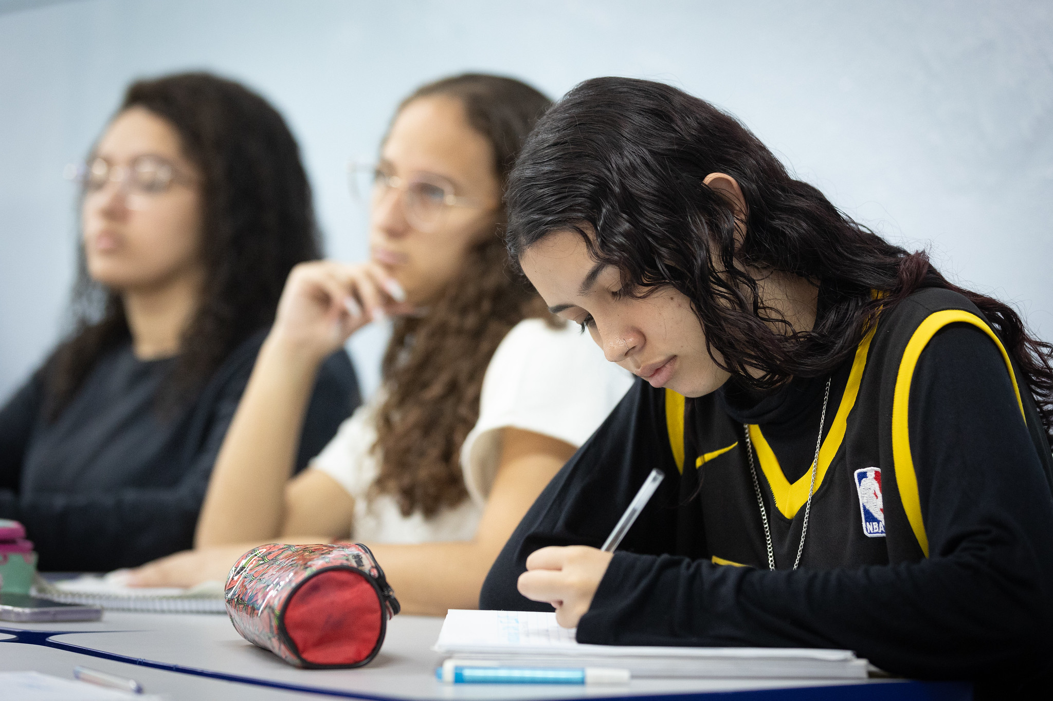 Educação de SP aumenta tempo de aula e inclui mais português e matemática na grade