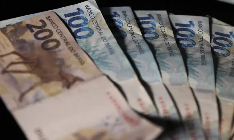 Isenção do imposto de renda para quem recebe até dois salários mínimos vai para sanção presidencial