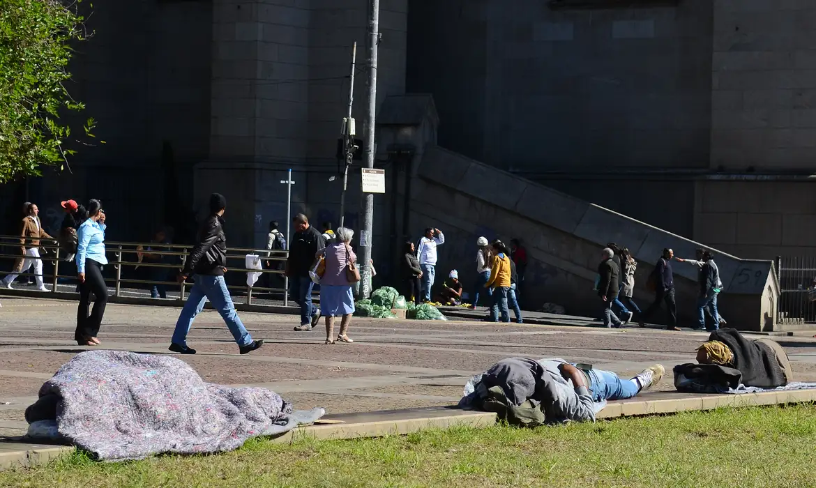 Número de pessoas vivendo em situação de rua no Brasil aumentou cerca de 25% em 2024