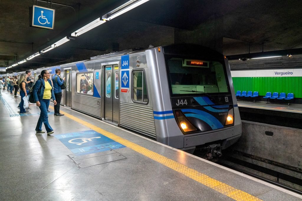 Metrô de São Paulo implementa novo sistema de rádio digital para reforçar segurança operacional