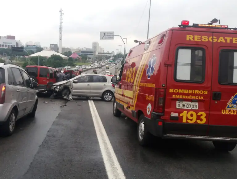 Renovar CNH sem exame pode aumentar risco de mortes no trânsito, indica diretriz de médicos de tráfego