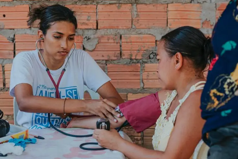 Brasil quer combater a violência de gênero, mas ignora e não protege quem mais vê o problema de perto
