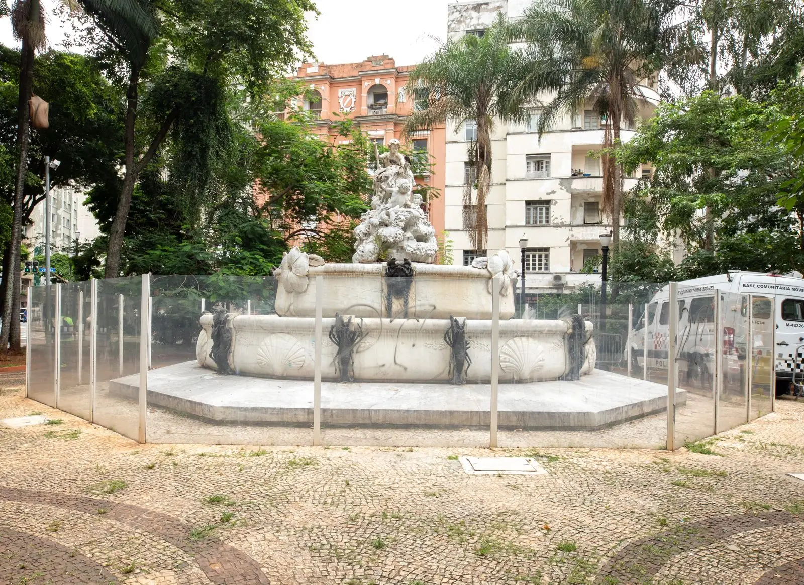Mulheres ocupam praça em São Paulo para lembrar obra da escultora Nicolina Vaz de Assis