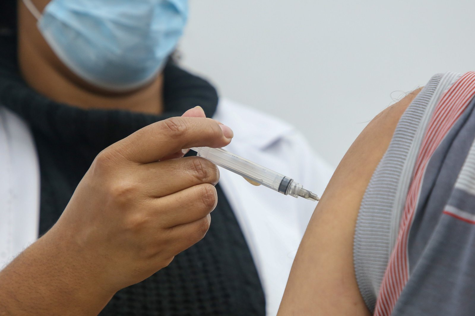 Gripe se antecipa e ganha força em 2026; vacina foi atualizada para as cepas que mais circulam no Brasil