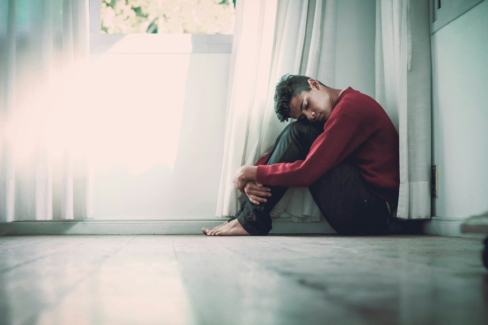 Terapia com psicodélicos tende a funcionar melhor em pacientes com apoio social e abertura a novas experiências, sugere estudo
