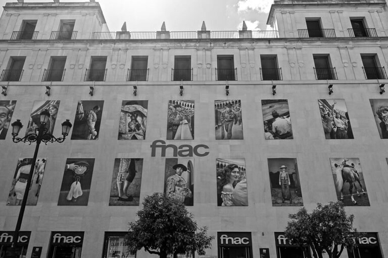 Comissão Europeia aprova compra da Fnac por grupo tcheco e reacende debate sobre o futuro das livrarias