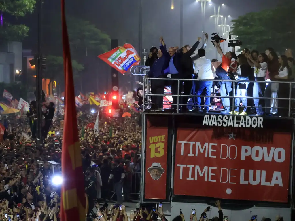 Lula inicia quarto mandato com possível contestação judicial do resultado e queda da Bolsa